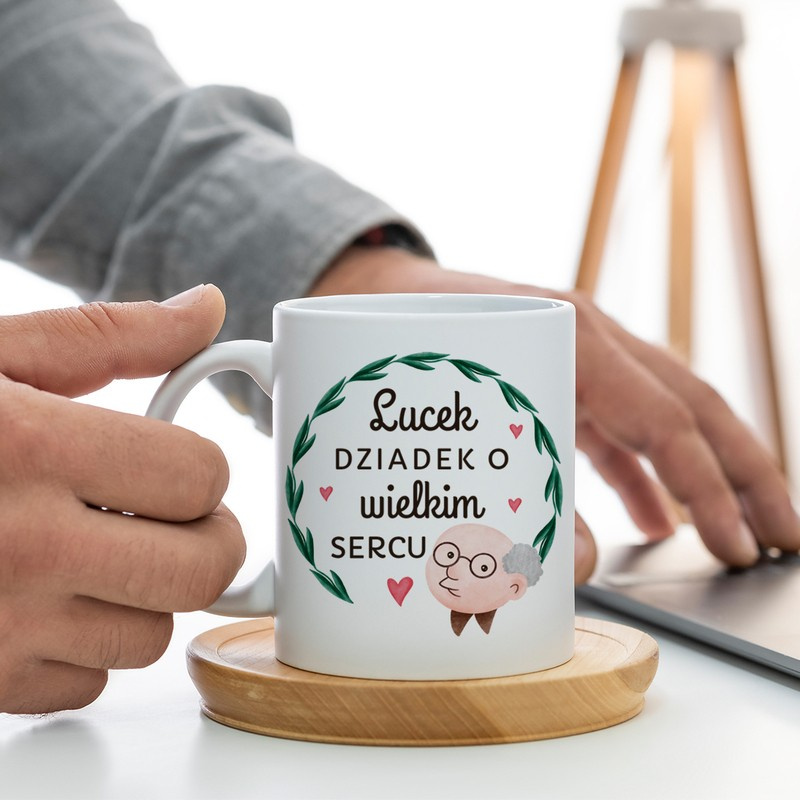 Prezent na Dzień Dziadka: kubek o wielkim sercu z personalizacją